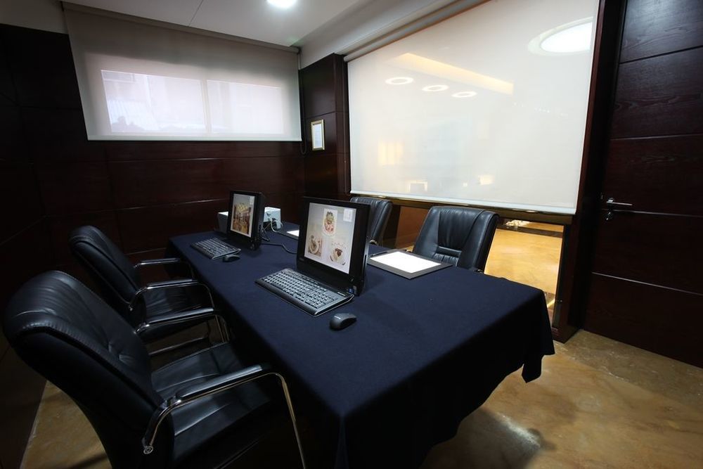 Coral Beirut Al Hamra Hotel ภายนอก รูปภาพ