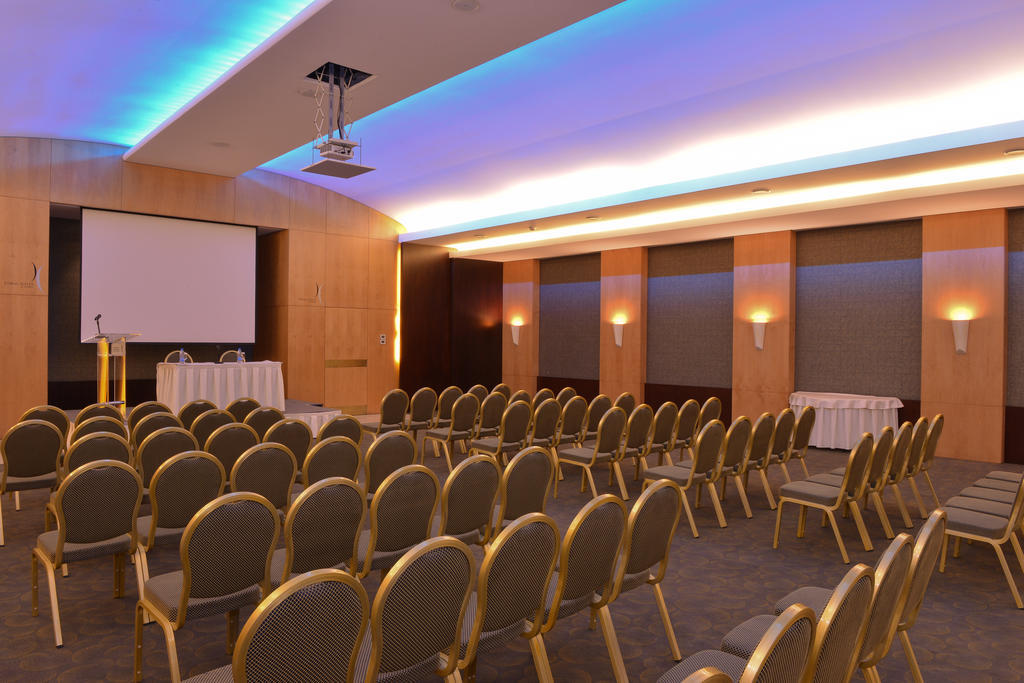 Coral Beirut Al Hamra Hotel ภายนอก รูปภาพ