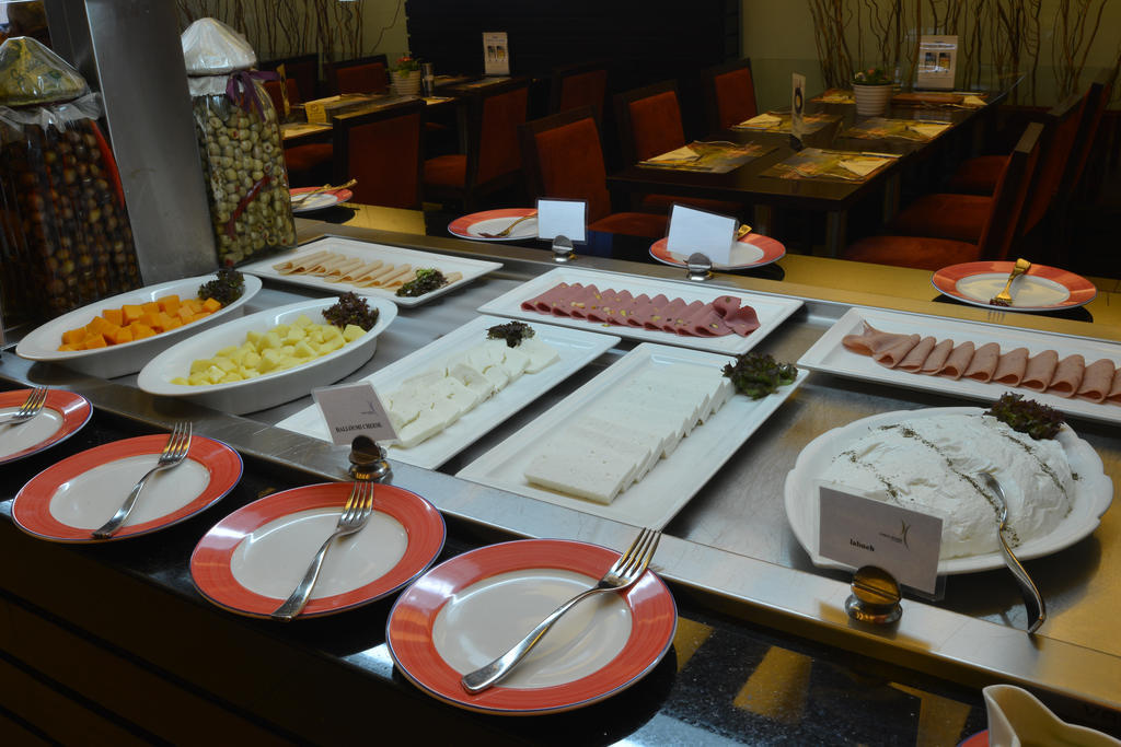 Coral Beirut Al Hamra Hotel ภายนอก รูปภาพ