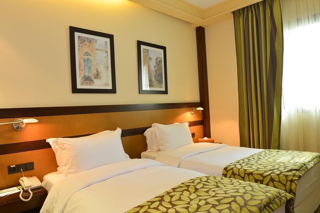 Coral Beirut Al Hamra Hotel ภายนอก รูปภาพ