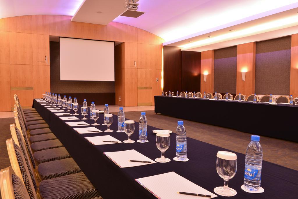 Coral Beirut Al Hamra Hotel ภายนอก รูปภาพ