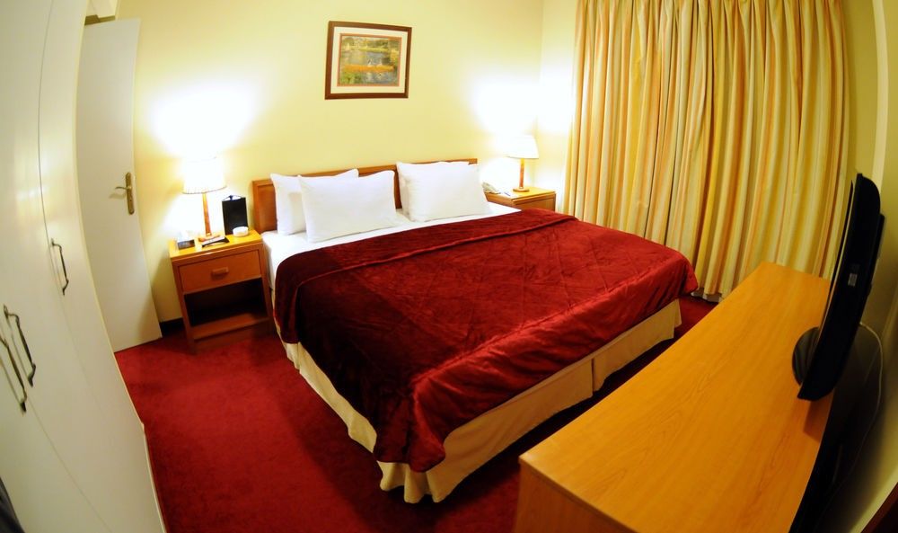 Coral Beirut Al Hamra Hotel ภายนอก รูปภาพ