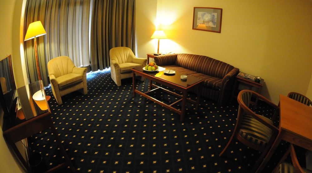Coral Beirut Al Hamra Hotel ภายนอก รูปภาพ