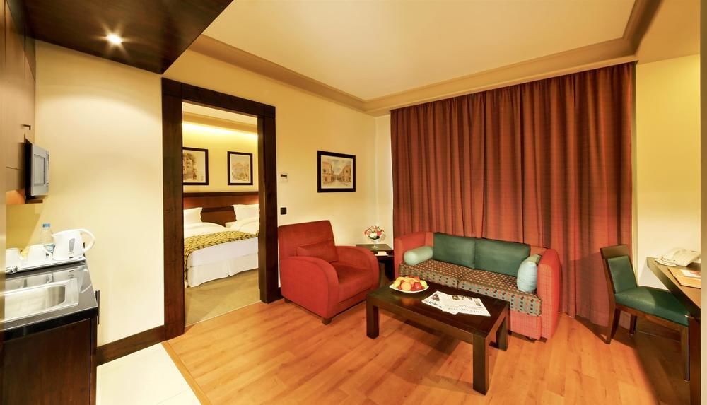 Coral Beirut Al Hamra Hotel ภายนอก รูปภาพ