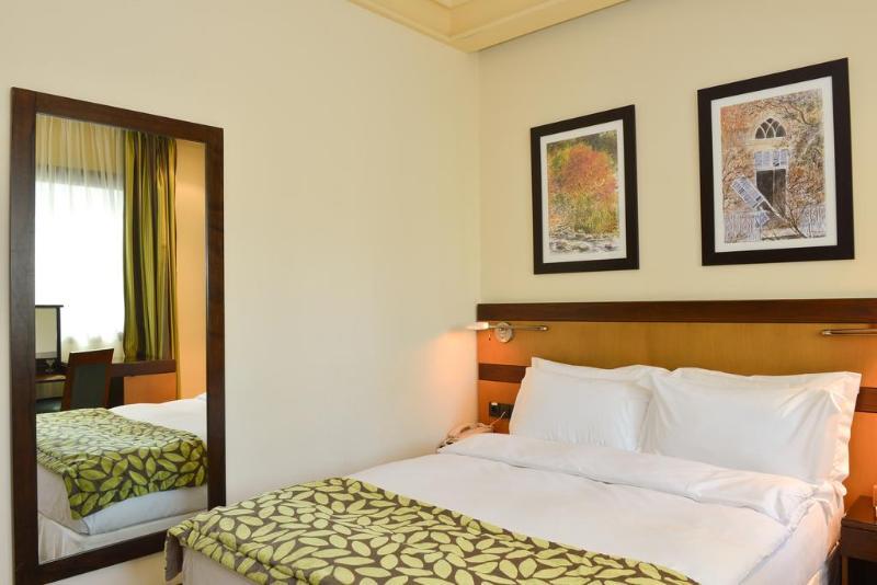Coral Beirut Al Hamra Hotel ภายนอก รูปภาพ